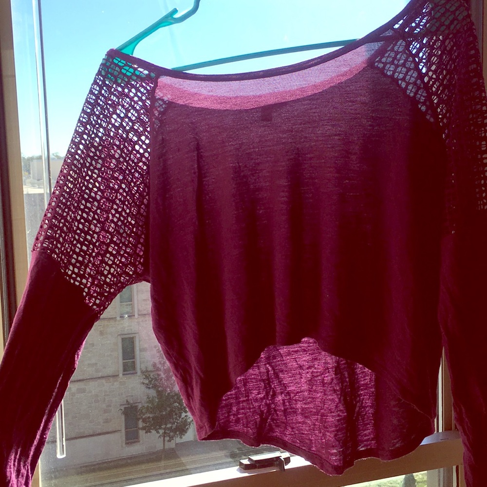 Purple netted-shoulder cropped blouse